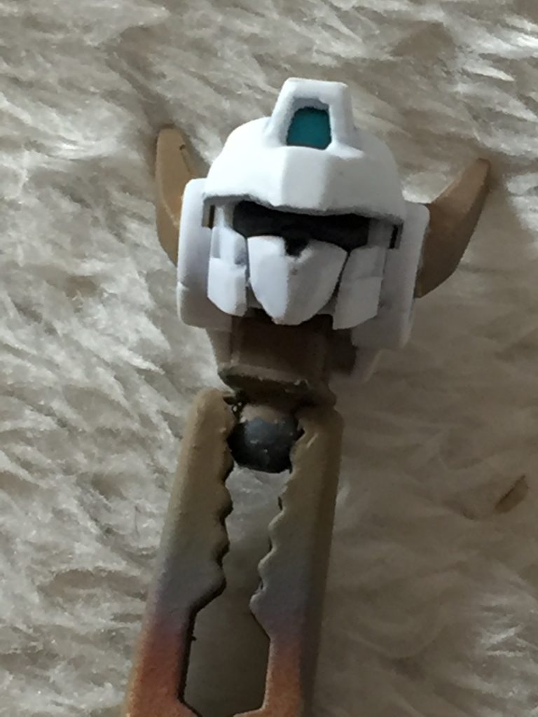 フェイスをそれっぽくいじってます