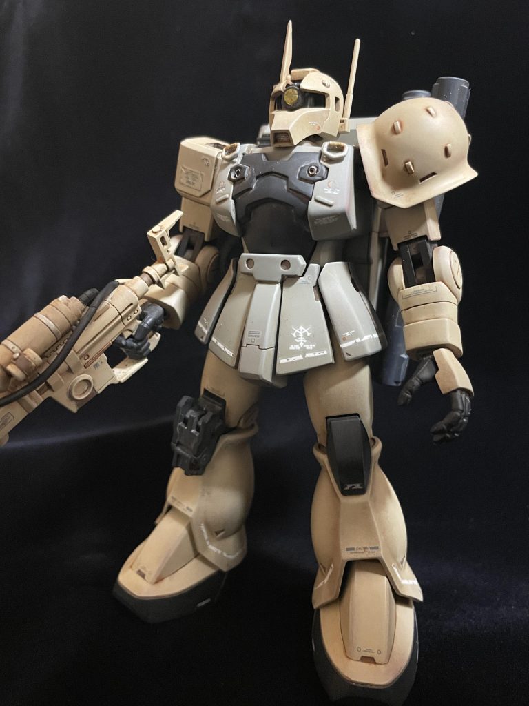 マークはジオン残党らしく、ネオジオンは使用せずに1年戦争のジオンマークにしました。ラインデカールと共にカッターで削って剥げ表現をしています。