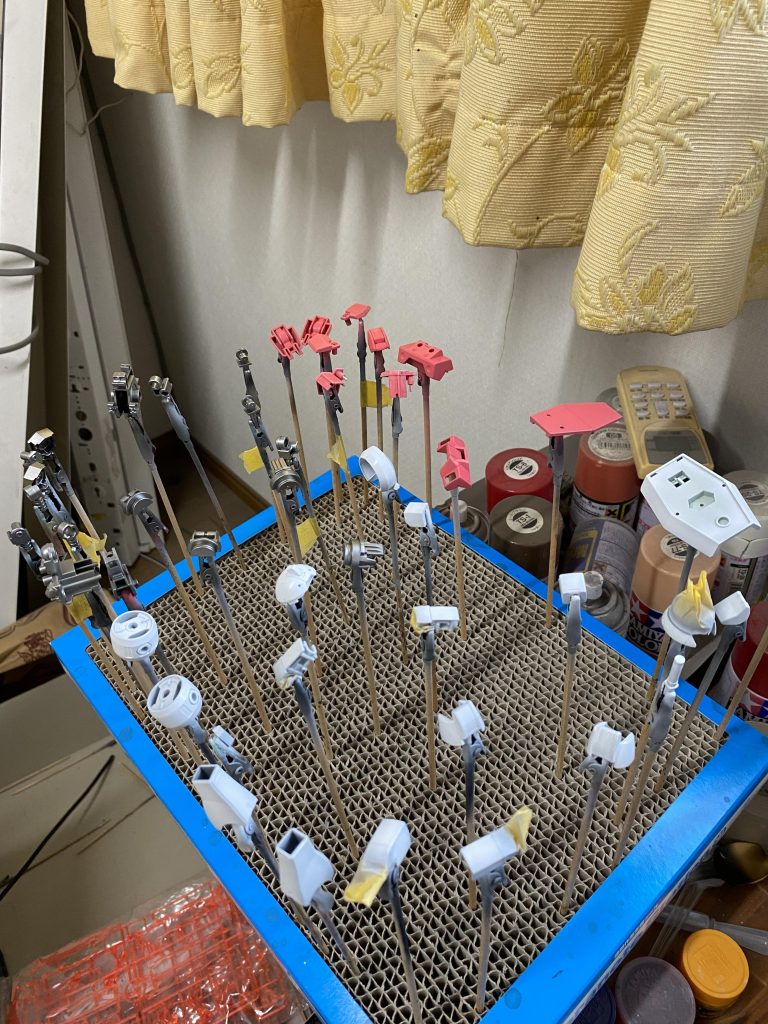 塗装開始、この画像の時点で塗装70%ぐらい。ここまで4時間ほど。