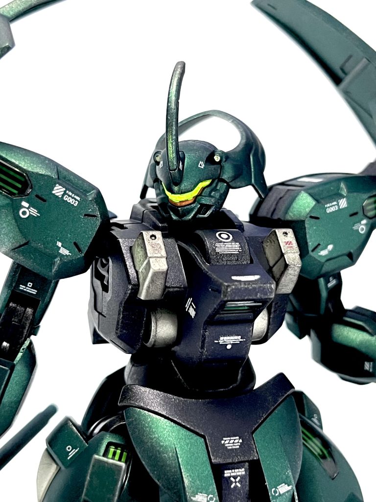 目の部分とシールの緑のラインは上から蛍光カラーで塗ってあるので、ブラックライトで光ります😊最後までご覧いただきありがとうございました😌