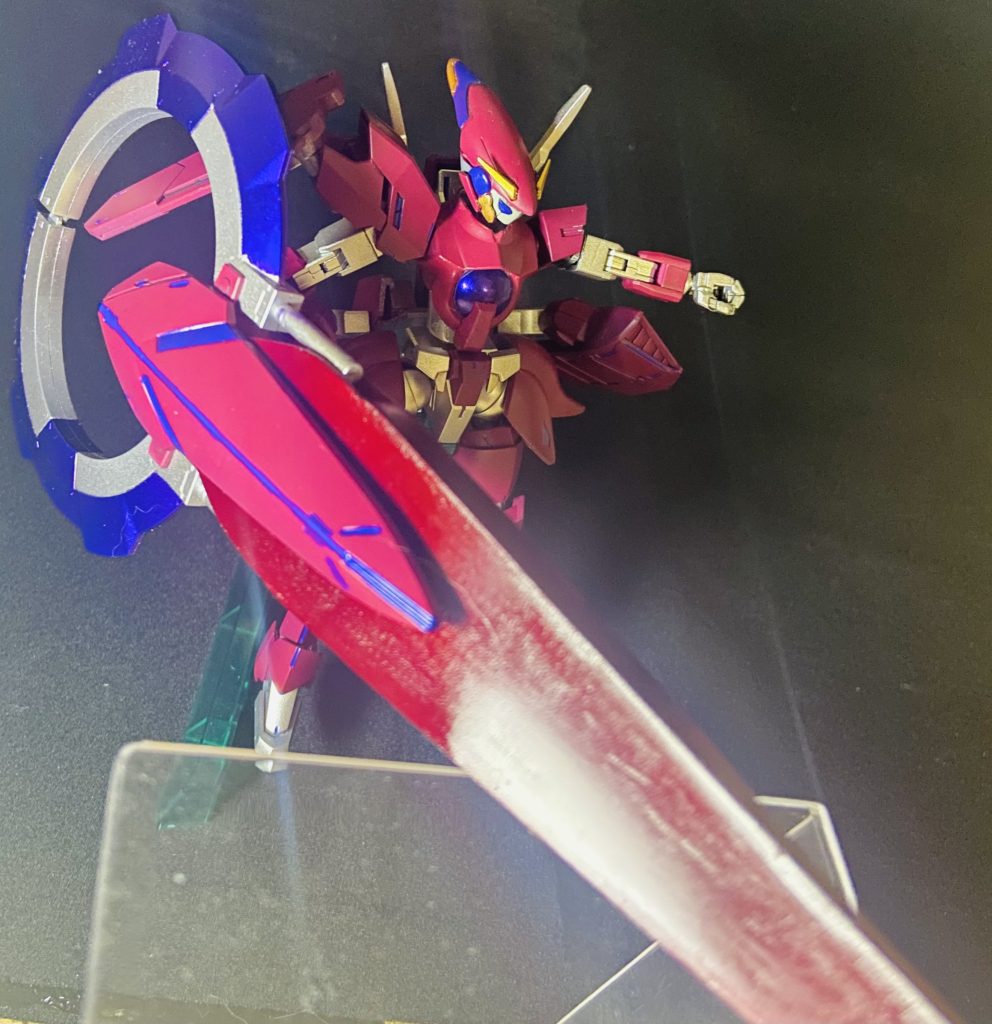 肩アーマーを取り外しリングを逆方向に装着し、大出力のビームサーベルを放出して発動する。幸せな既婚者、カップルを消し炭にする妬み100%の一撃！ウェディングブレイカー！プラ板に磁石を埋め込んで作りました。肩アーマーにグリップを付けてあって変形して持ち手になります。肩アーマーに磁石を埋め込んであります