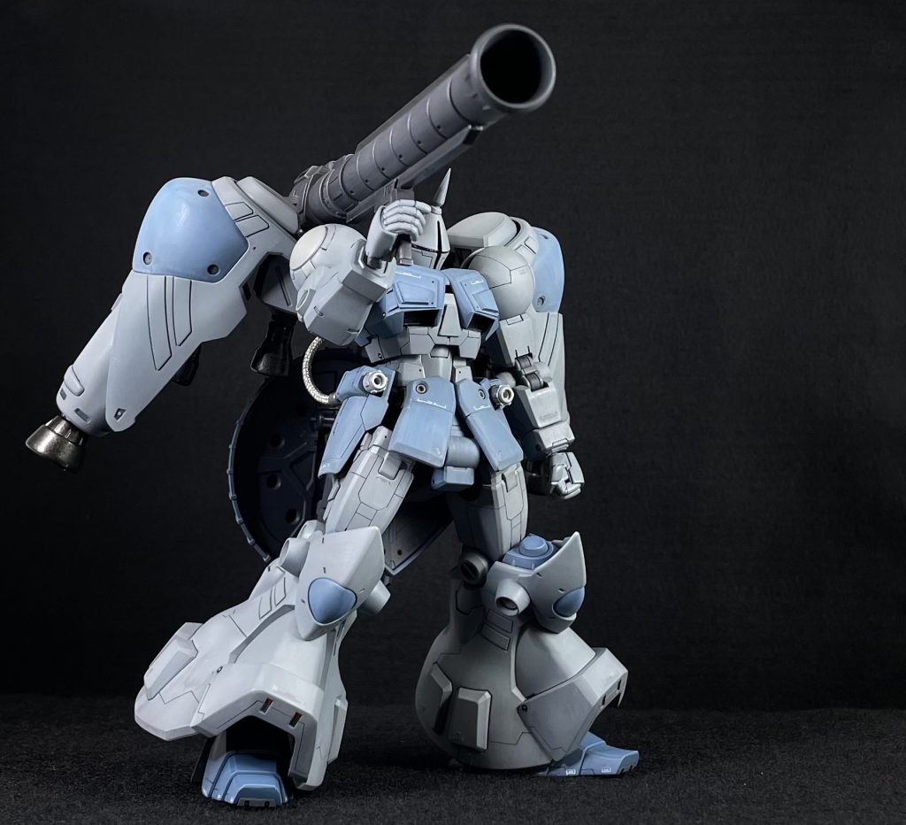 ◎腰部⚪︎ギャンからの制作・足との接続軸をサイサリスとミキシング・サイドアーマーはサイサリスの接続部を加工して使用・サイドアーマー内のビームサーベルは、バックパックより エネルギーチューブで 接続*バントア設定は サーベル収納時のみ、エネルギー配給。・サイドアーマーの加工の為、股間周りに隙間が空いたので、股間部フレームパーツを サイサリスの余剰パーツを使い ディテール追加・リアアーマーに、シールドのマウントパーツを プラ材でスクラッチし、設置