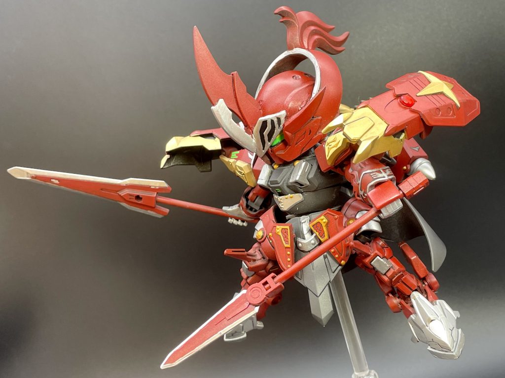 長槍は切り離し、ショートスピアとしても使用可能。両肩にはシールドを装備!極力ダリルバルデの特徴を再現した上でSD体型、闘士としての説得力を持たせられるよう調整しました。フトモモが好きです。