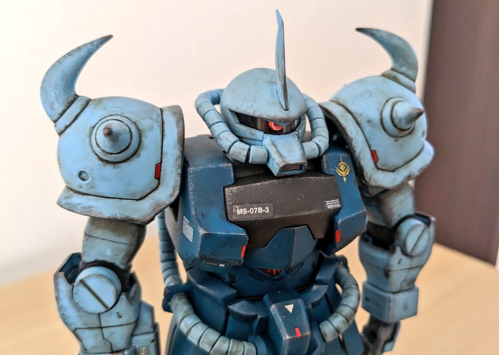 アクセントにレッドポイント。思いつきでやったわりにはとても気に入っています⤴妻には不評でしたが(笑)