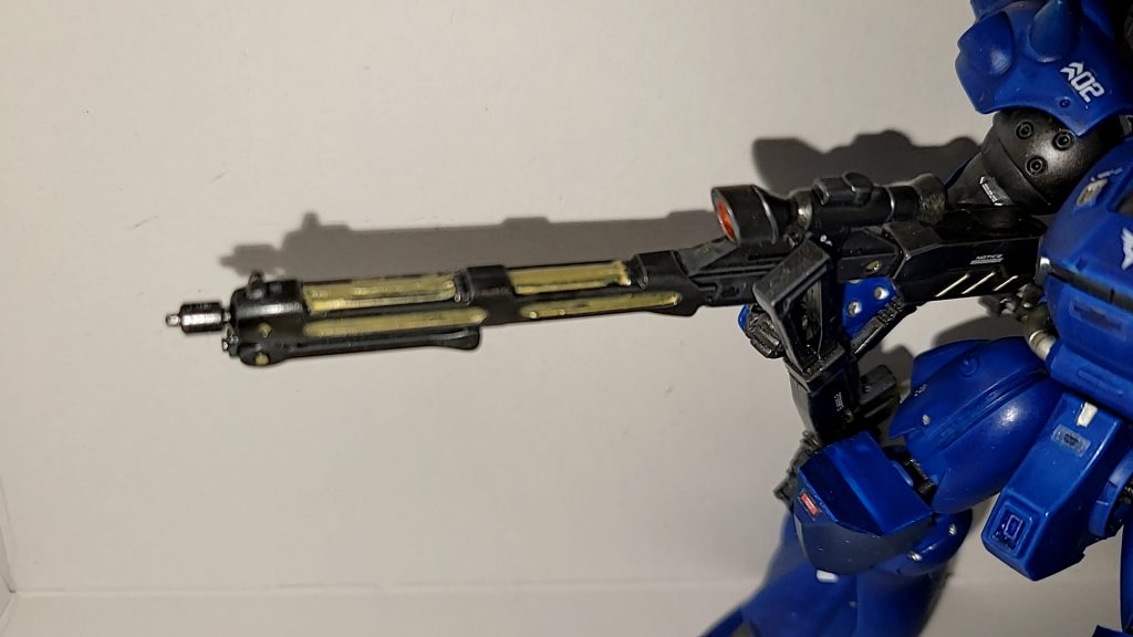 メイン武装はゲルググJのライフルでEパック式という設定です