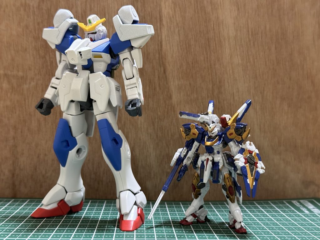 改造途中だったので、全く比較になりませんがHGの V2と半分くらいでこの情報量はすごいなぁと…これに電飾仕込んでる人は化け物です