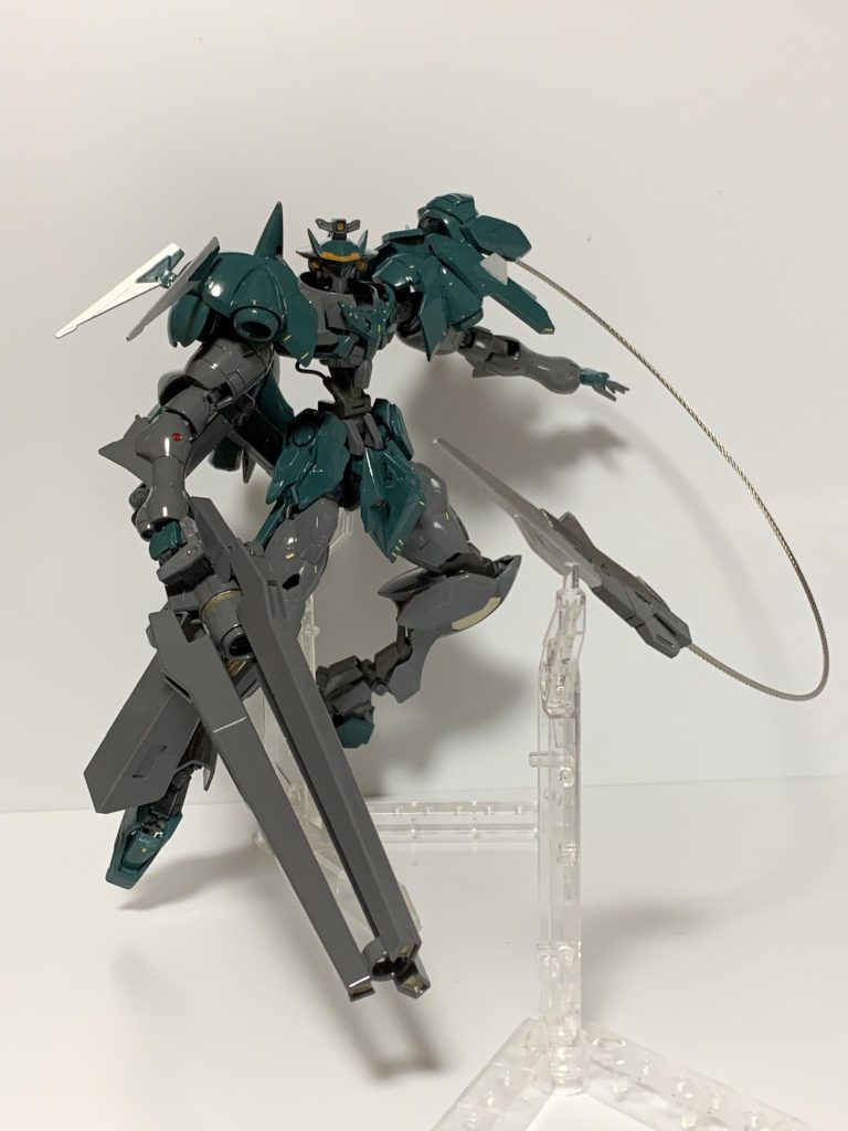 肩にテールウィップを装備。近接武器はこれだけなので、あくまでも距離を取って戦う事がメインです。、