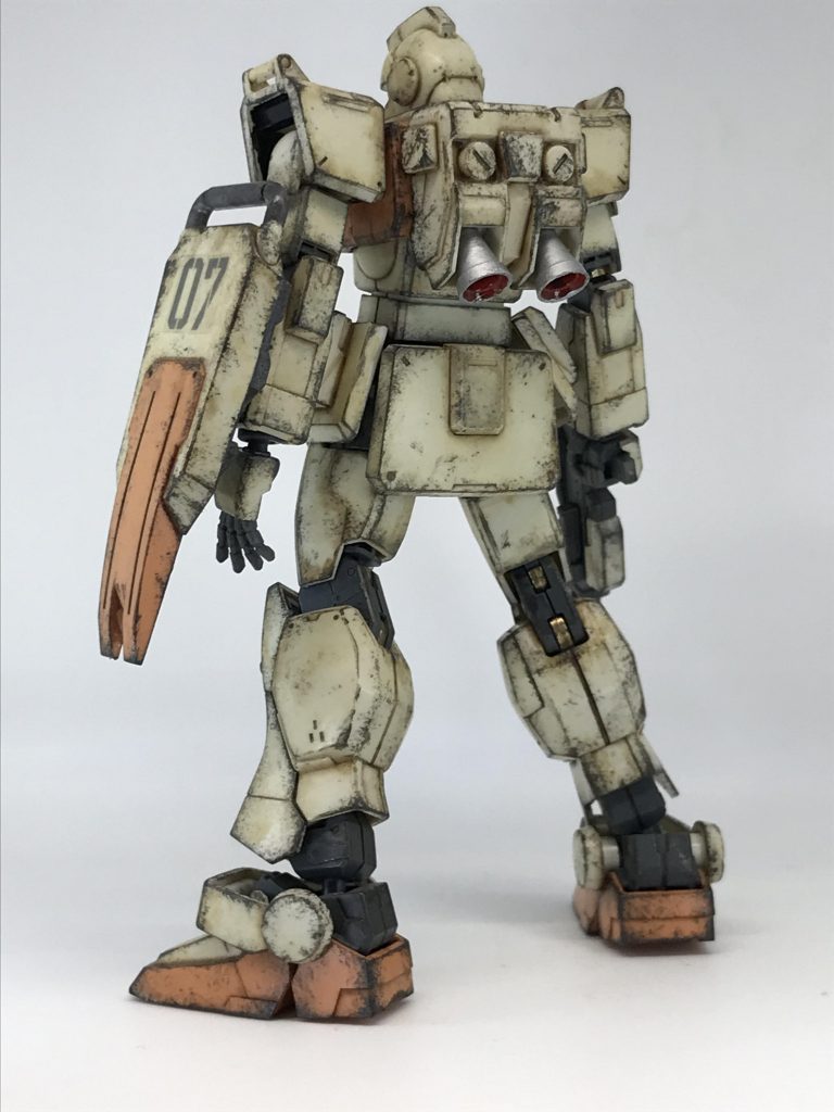 バーニアをシルバーとメタルレッドで塗ってますねめっちゃはみ出てるやーん(笑)細かいことは気にしない私の汚プラ道🙄