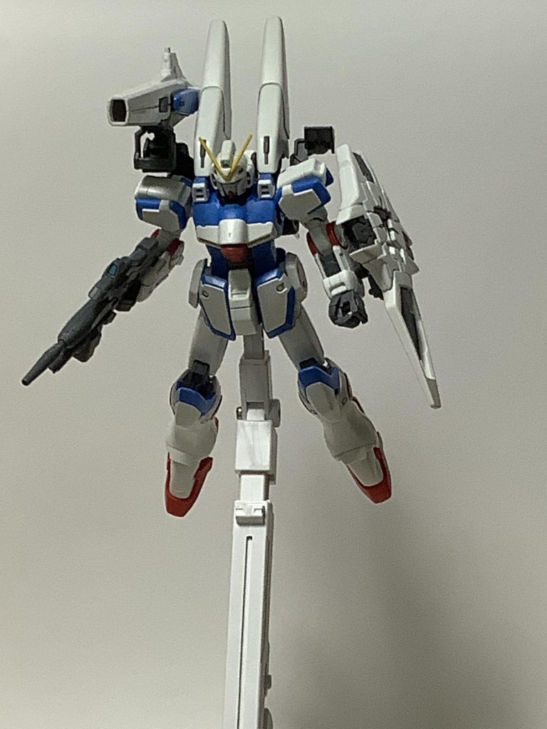 ミノフスキードライブと武装が重いのでアクションベースないと飾っておくのは厳しいです。