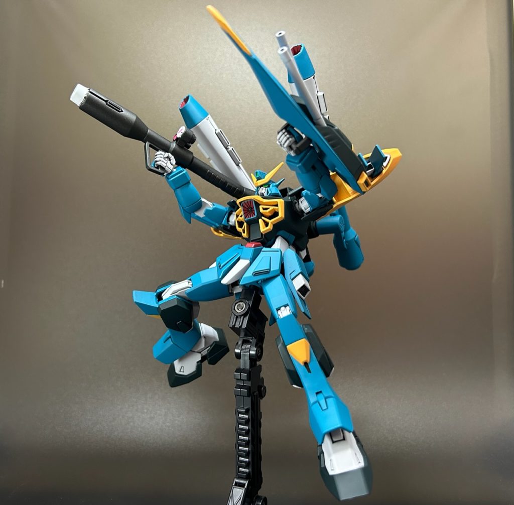 腰と大腿のロール軸のお陰でかなりポージングが楽になり、派手な砲撃シーンもお手のものです。