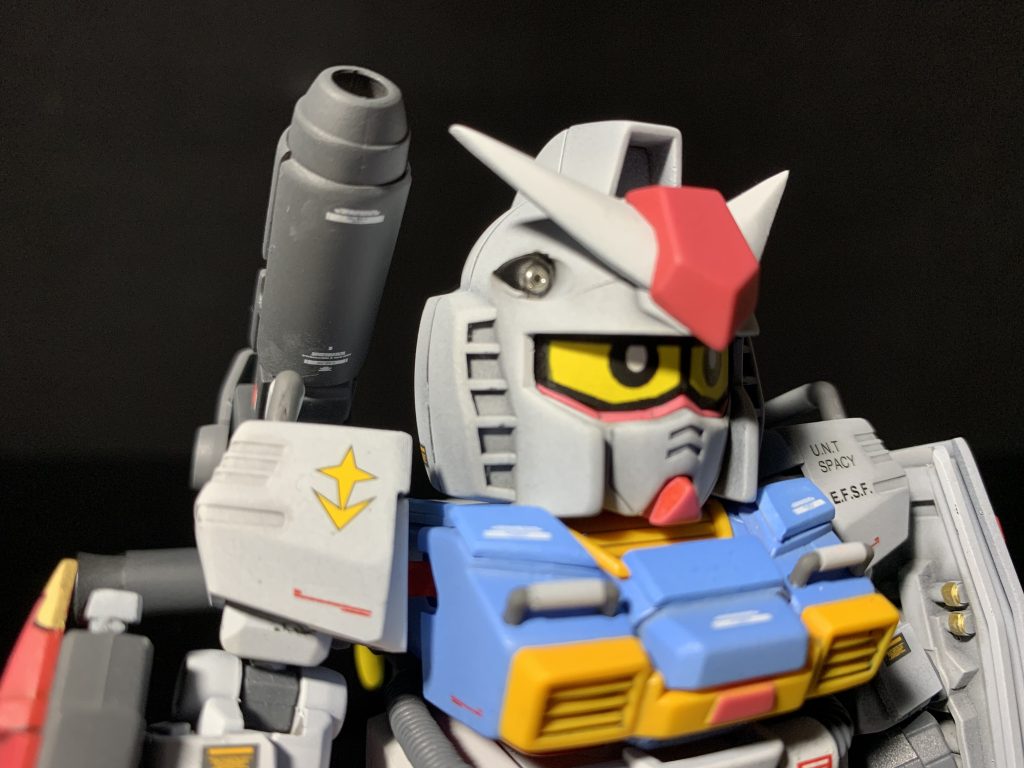 瞳の表現は自作のものをプリントアウトして貼り付けてます。ミリ単位で全く違う印象を与えてしまうため、ある意味1番苦労した点。