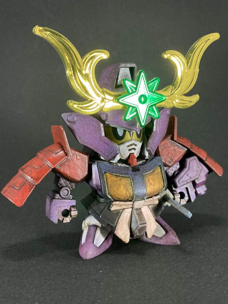 鎧兜を鋳造表現し、鉄っぽい質感を表現をしてみようとチャレンジしてみました。