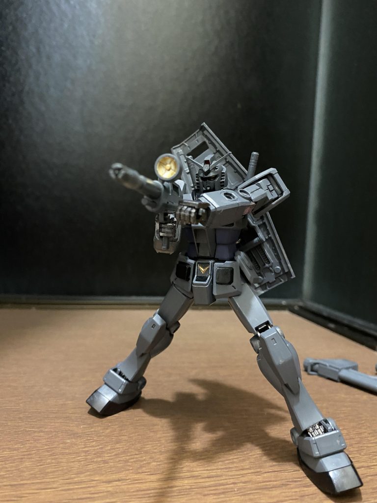 ビームライフルの両手撃ち、RX-78-2同様よく決まりますね