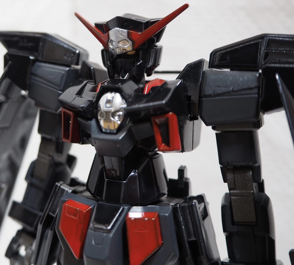 制作後に感じることとして、プラ板や筋彫りのディテールアップは非常にセンスのいる工程だなぁと。適当なラインや板貼りはしないようにと思うと思いきったことができないし、かといって派手に貼り付けるとなんじゃこりゃとなる。今現在ディテールアップでカッコよくできてるモデラーの皆様方は天才ですね。