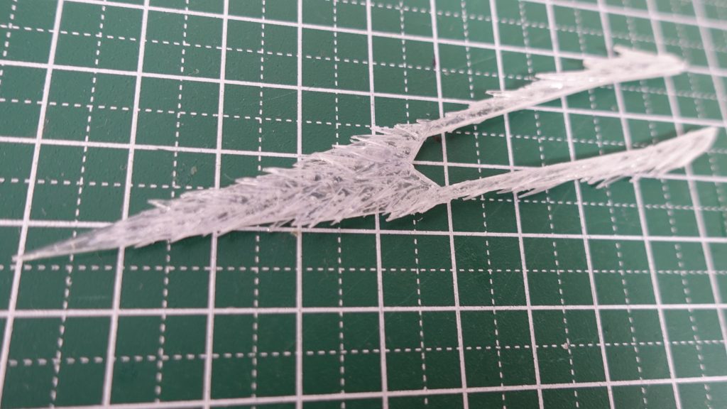 作成時の写真 その5ビットをビームソードにしたくプラバンと画材のジェニメディウム?みたいなので作成