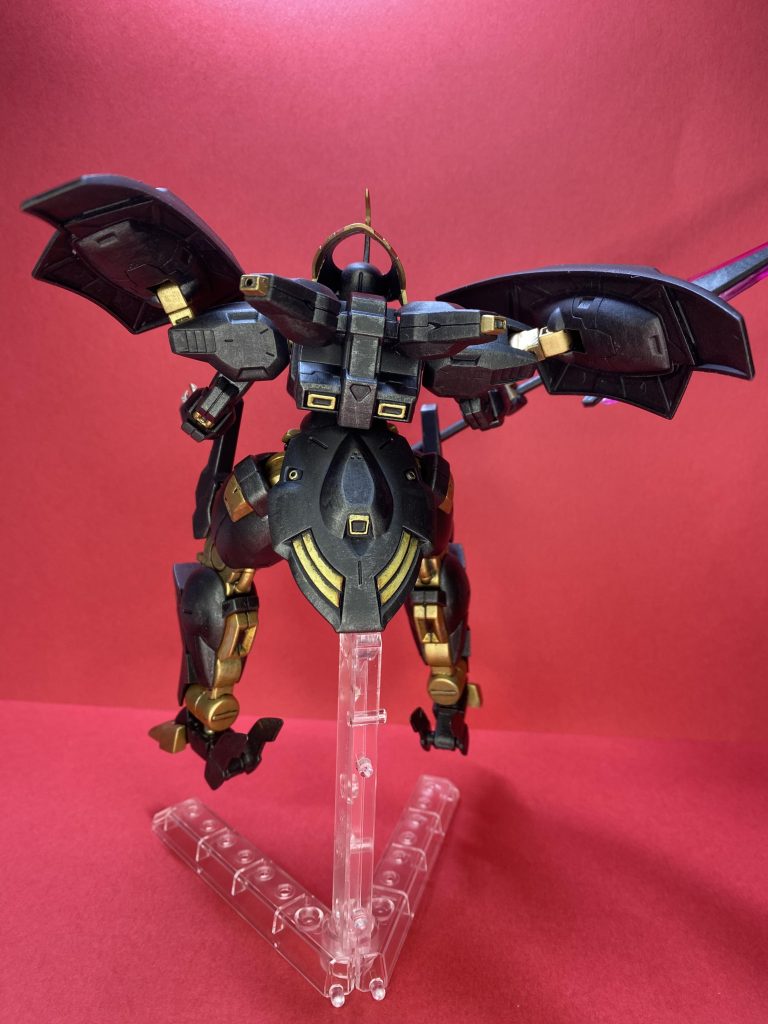 ブラックマイカを下地に吹き付け、水性のメタルブラックと赤鉄色で調子をつけています。ドライブラシ楽し〜い。