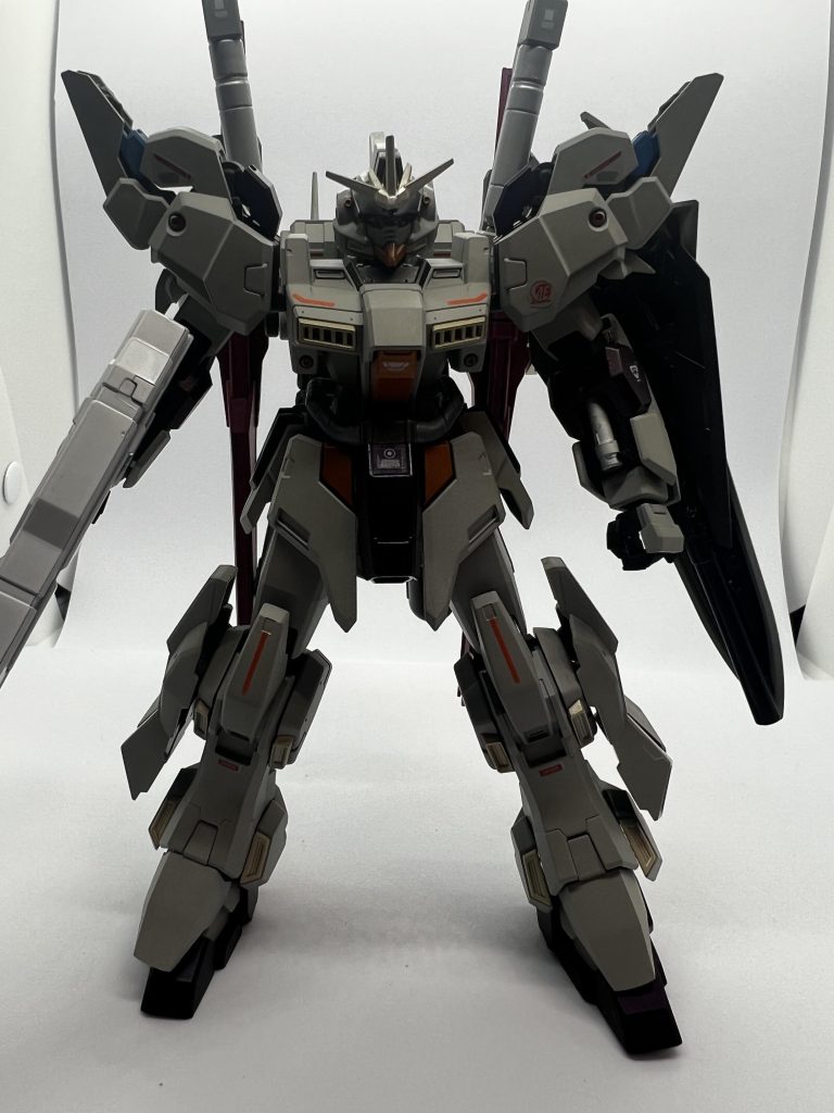 スレインハイヴリアル路線で作った機体同時に初めてプレバンに手を出して改造しようとしたトチ狂って制作した機体です。でもその分多分肉眼で目たら塗装などの仕上がりは一番いいまである機体です。