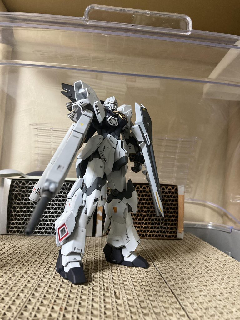 完成。バックパック等、青系はクリアブルー、ディープクリアパープルを交互に重ねてます。少しアクセントに金色塗装、黄色金色デカールを。