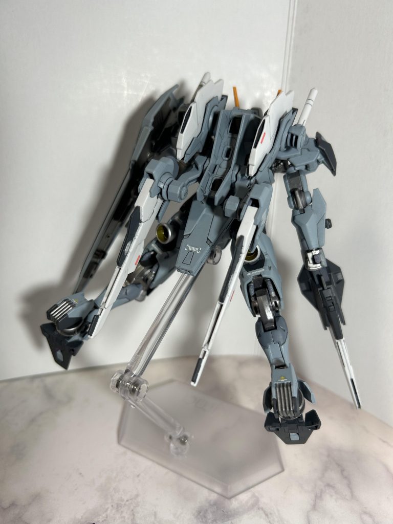 太もも合わせ目は消すのが面倒なのとのっぺりするので削って段落ち風に