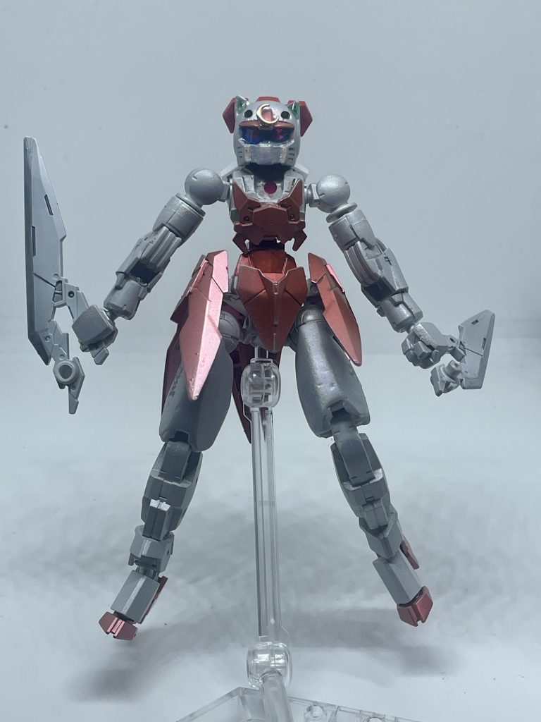 当初は「融月」のコードネームを名乗っていたが、兄「三日月」が任務中に戦死したのをきっかけに二代目「三日月」を名乗るようになる。