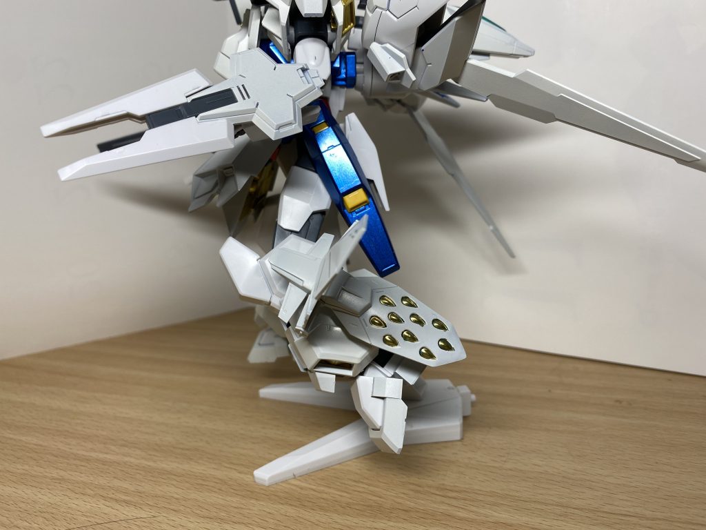 Mファンネルミサイルファンネル、AGE世界ならこの命名になるはず。タンポポの種的にシードファンネルと悩みましたが、他のガンダムが頭をよぎるのでMです。