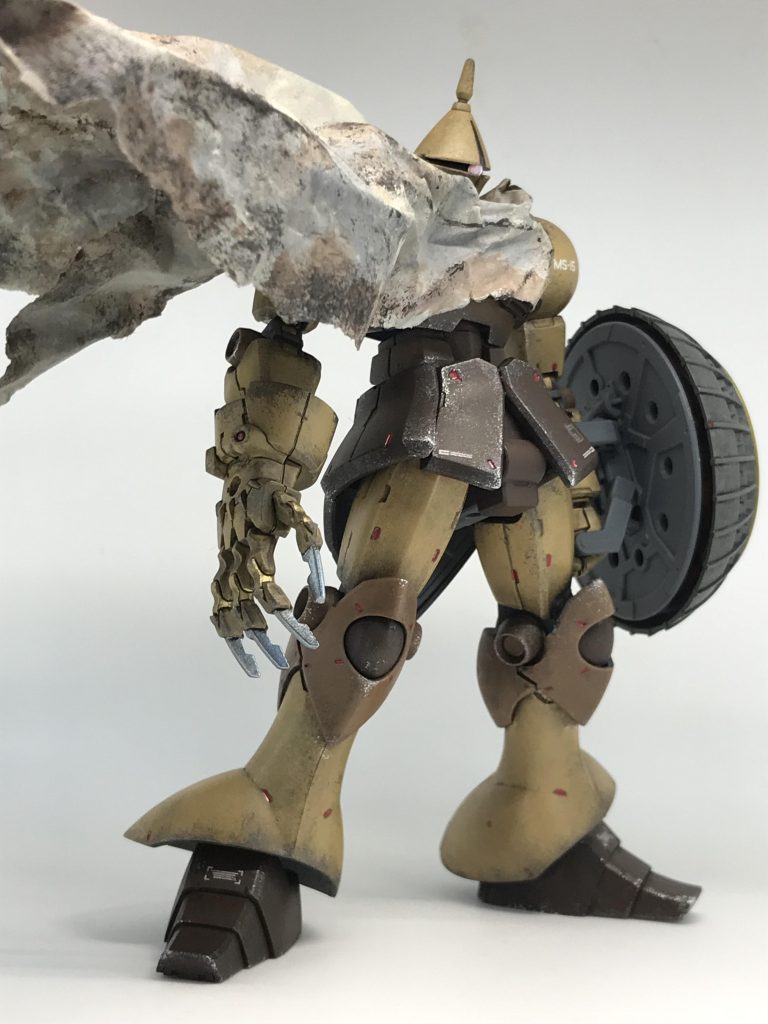 あれぇ?なんかこっちの方がカッコいいかも…しかし我ながら風になびくマント…カッコええなぁ…普通の梱包材の紙ですが…😅あれは…いいものだ!(材料費0円)ボロボロヒラヒラマント教、只今教団員募集中🙄