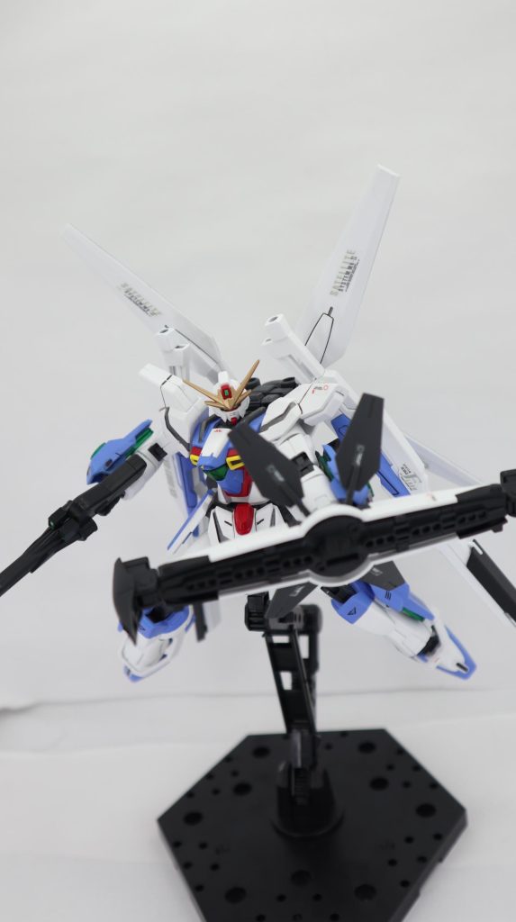 ハモニカ砲です。盾になったりブースターになったりの便利武装を採用しました。