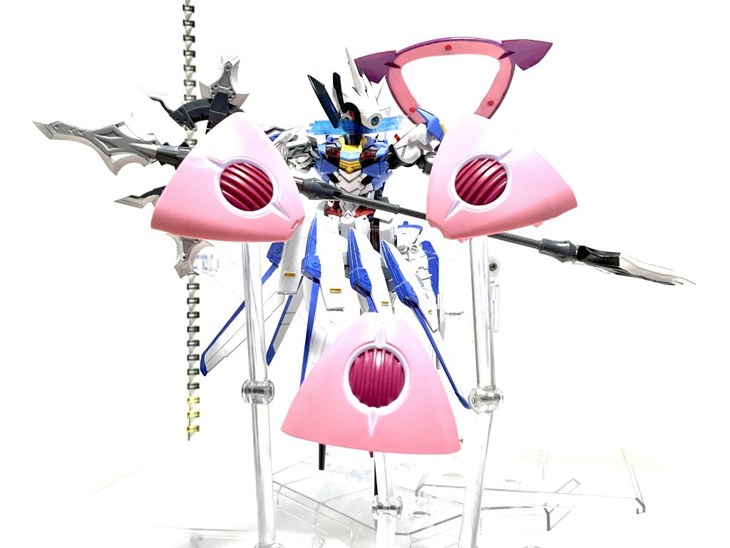 特に３基の天蓋ビットは合わせて防御障壁を展開できる。