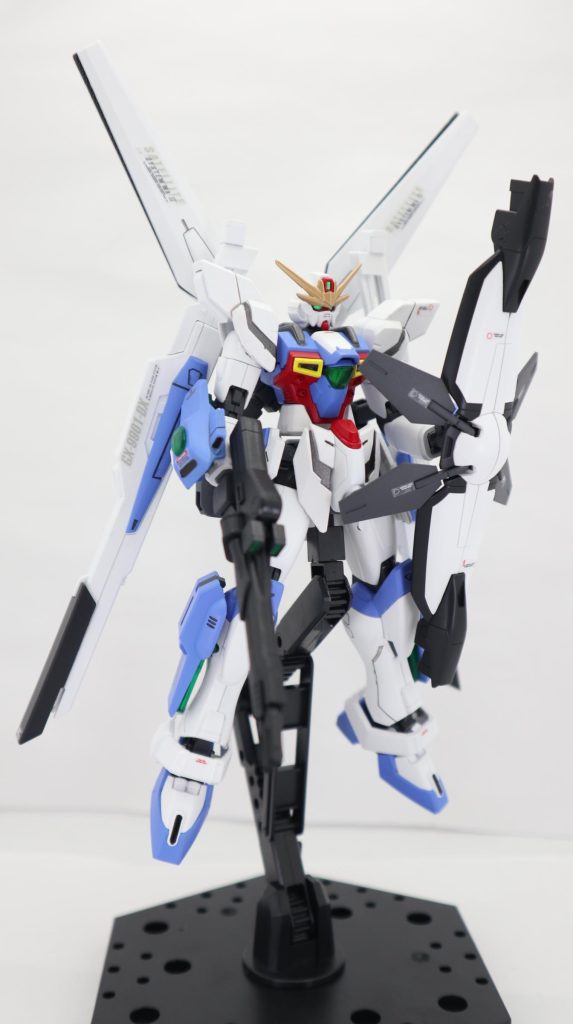 コンセプトはガンダムX、ディバイダー、DX、X魔王の全ての武装をバランスよく統合することを目指しました。ヘリオスは腕と脚を使用しました。最近のキットらしいプロポーションを出してくれてます。機体のシルエット的にはDXぽさを出しています。カラーリングはガンダムX3号機を意識しました。