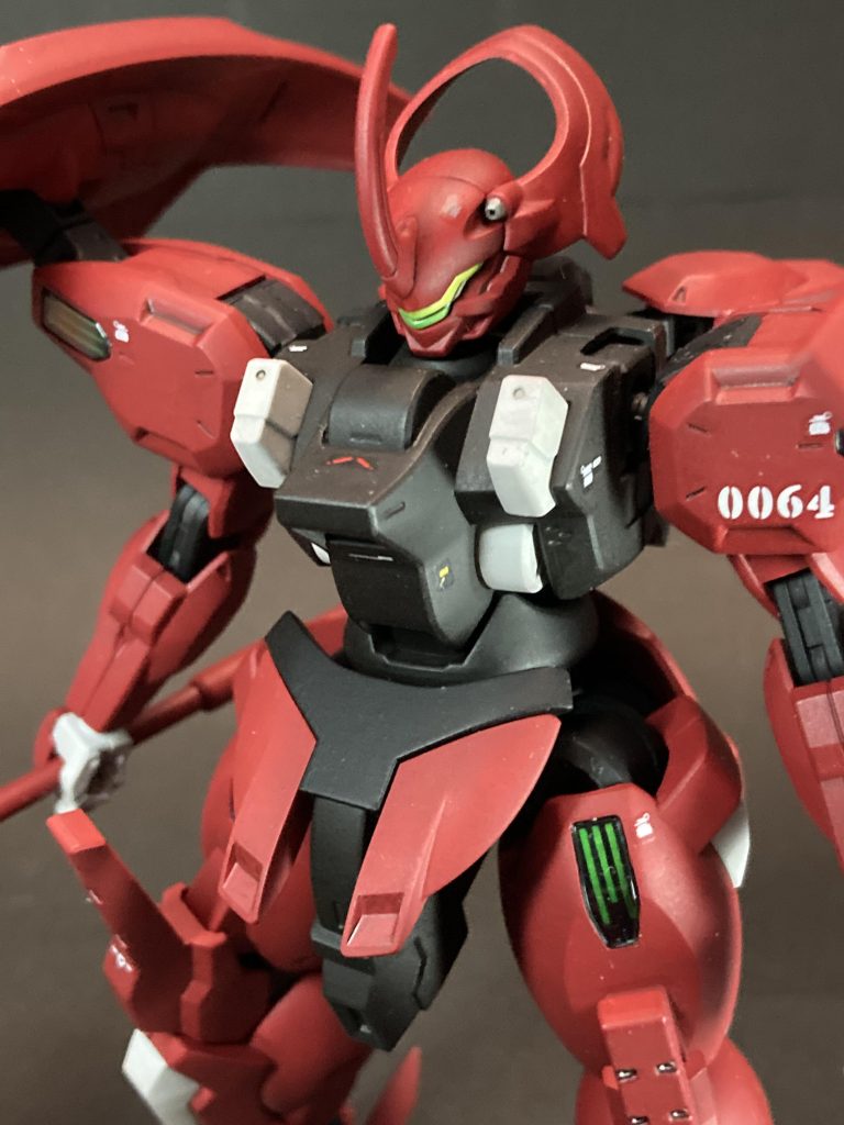 陰影がついて、これはこれで好きなんですが、自分的にはバッキバキの黒のスミ入れも大好きなので悩ましいです。