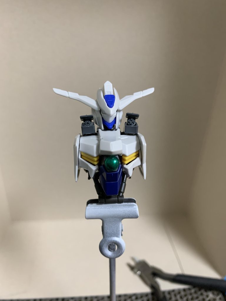 バエルの胸部パーツを削り、ウイングゼロのマシンキャノンと胸部センサーを搭載