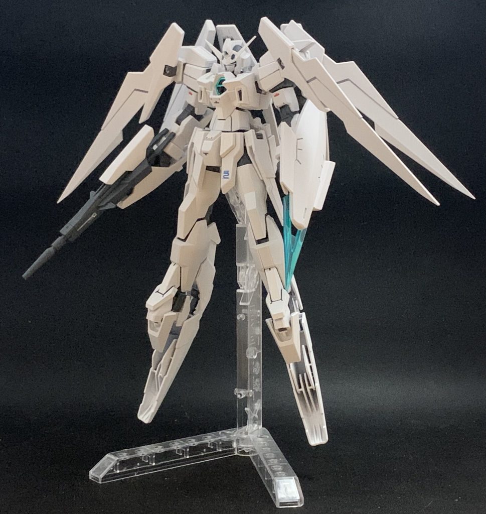立ち(?)ポーズ。丸々四肢を取り替えることで機体性能そのものを変えるウェアシステム既に存在するパーツに追加装備を施すことで機能拡張を図るジャケットシステム双方の合いの子というイメージで作っています。