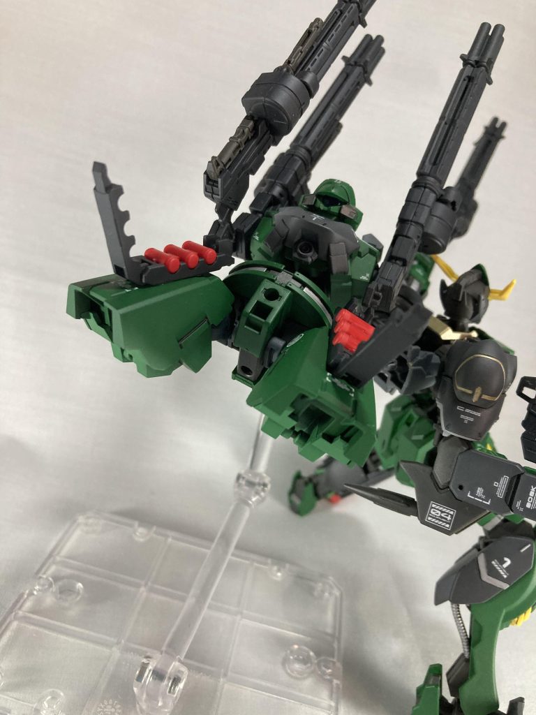 支援メカの散布機雷、こういう渋い武装が敵を怯ませてピンチを脱したりしがち