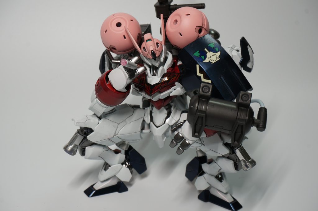 作戦待機時は、省エネルギーモードとなり、ビーム出力は小さく赤くなる（ビームタバコモード）。二十歳にならないとこのモードを取り扱えない。パイロットの健康を損ねる可能性がある。また、大きく足を広げて座るこのモードを、ヤンキー座りと昭和では多用された。