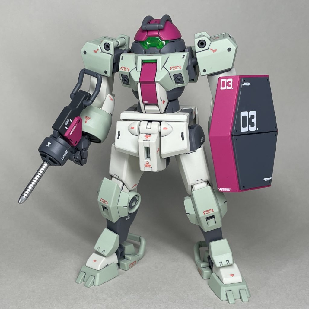 まえ デミトレーナー拡張パーツセットのデダラスにドリルを付けたものを持たせました。切り屑防御や危険な場所での作業のため、シールドも装備させています。