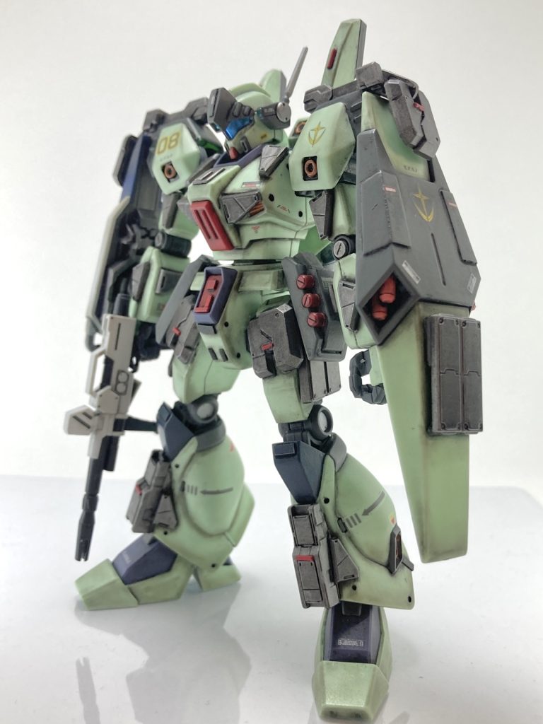 元々のシールドのグレー部には0.3mmのプラ板を貼り付けて少しだけディテールアップ。まだまだ不慣れ感が(-ω-；)