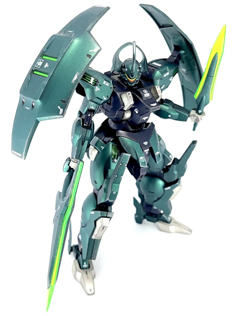 お手軽にランナーごとスプレー。ゲート跡は水性ホビーカラーのメタリックグリーンで修正したらほぼ目立たず😊