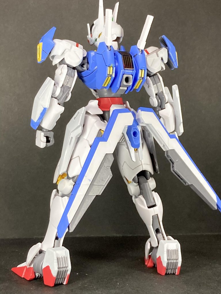 今回の塗装は水星ホビーカラーのガンダムカラーで筆塗り塗装しています。エアリアルブルーがイメージ通りのカラーをバシッと決めてくれてます。