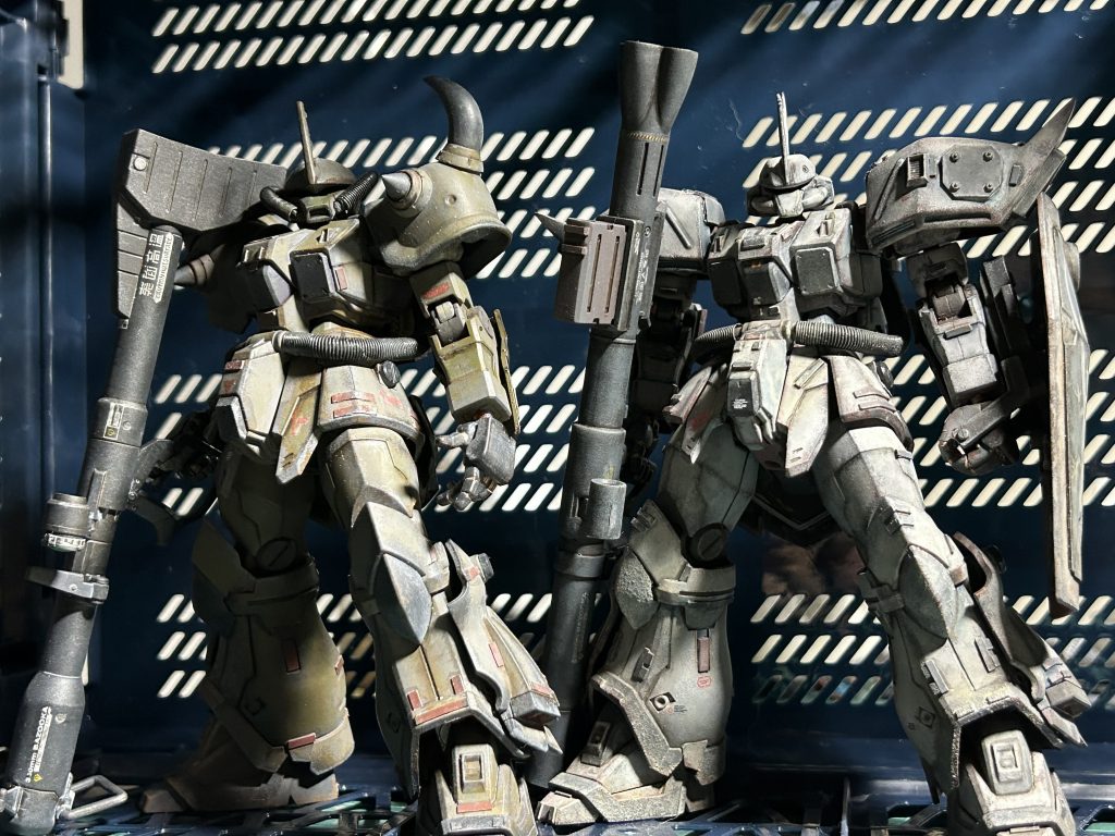 以前に作ったグフカスタムとは頭と肩のパーツを変更してるだけですが、全く違う機体に見えます。