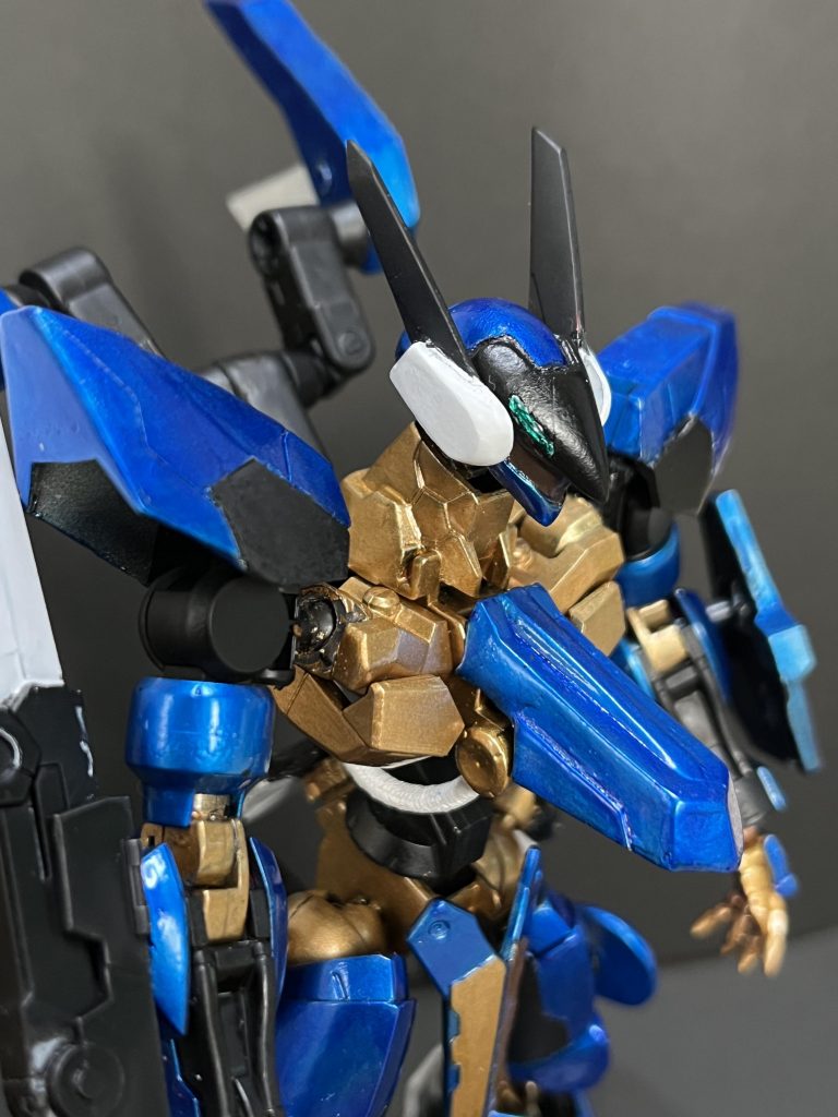 頭部はほぼグリムゲルデ。ひさし延長して、あご切断、耳当てつけたら…もうジェフティ!ジェフティの特徴的な長い首は30mmの腕用オプションパーツを使いました。本当は喉に丸いやつ付いてて、それがADAのある場所みたい。