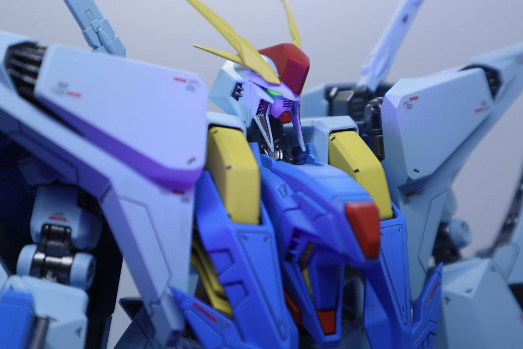 カメラアイ発光。蛍光グリーンです。