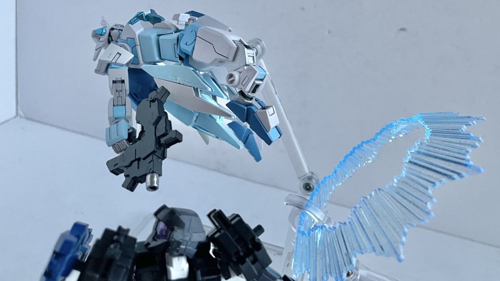 戦闘向けの機体ではありませんが、バトルの際は高い機動力で相手の攻撃を回避しヘイトを稼いだりは出来ます(回避型タンク?)