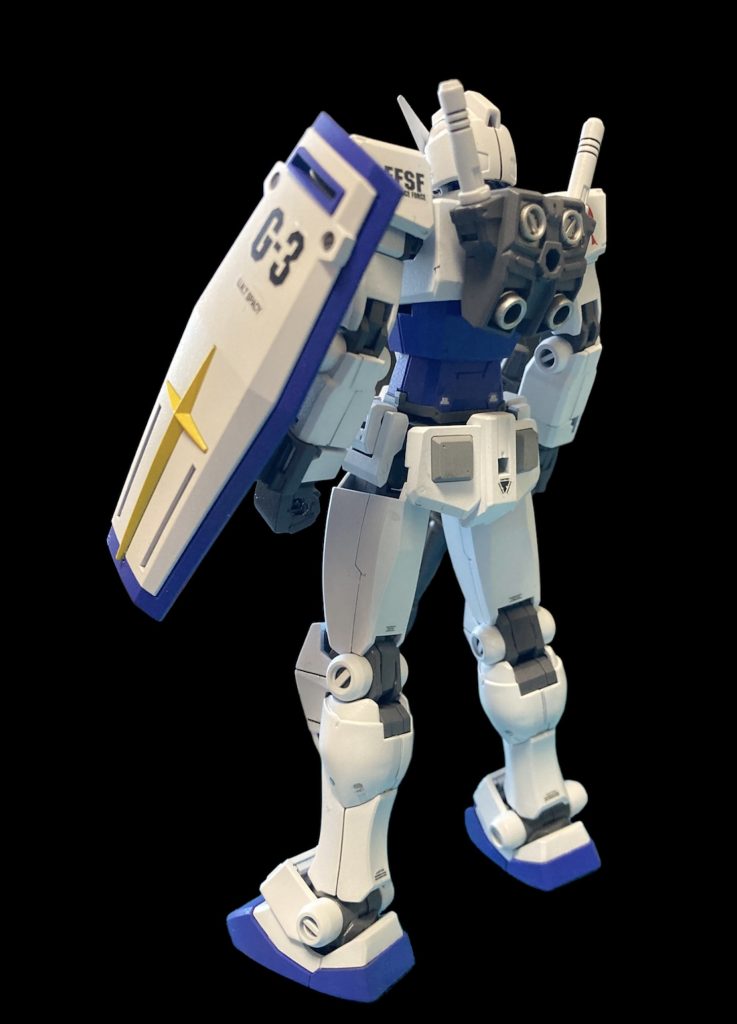 シールドも白メインで見慣れないので違和感があります(^◇^;)