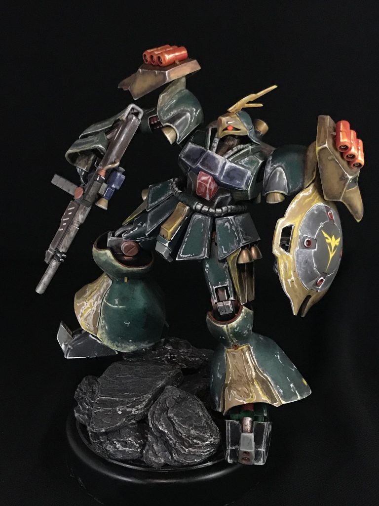 寄りで目は蛍光塗料なのでUVライトで光ります。