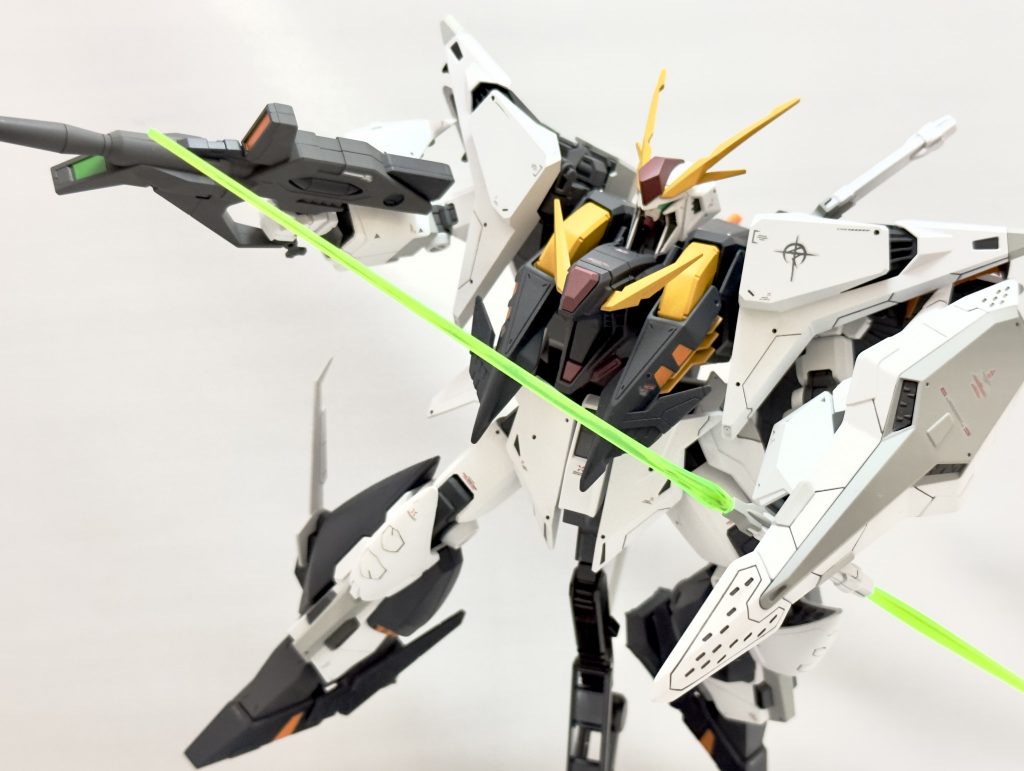 刃が両端からでるタイプのサーベルがめちゃんこ好きです、RG Hi-νもこのタイプが良かったな…