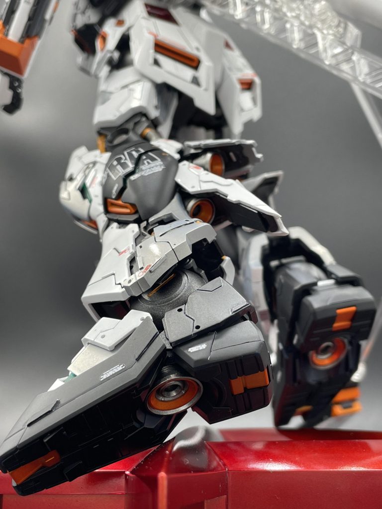 というわけでMGで挑戦!νガンダムはいくつあってもええからね!チタニウム表現は前回ユニコで頑張ったけどイマイチやった。でも何とかRGνガンダムチタを超えるものをMGで作りたい!嫉妬からくる復讐心?をモチベーションにチャレンジ開始です。