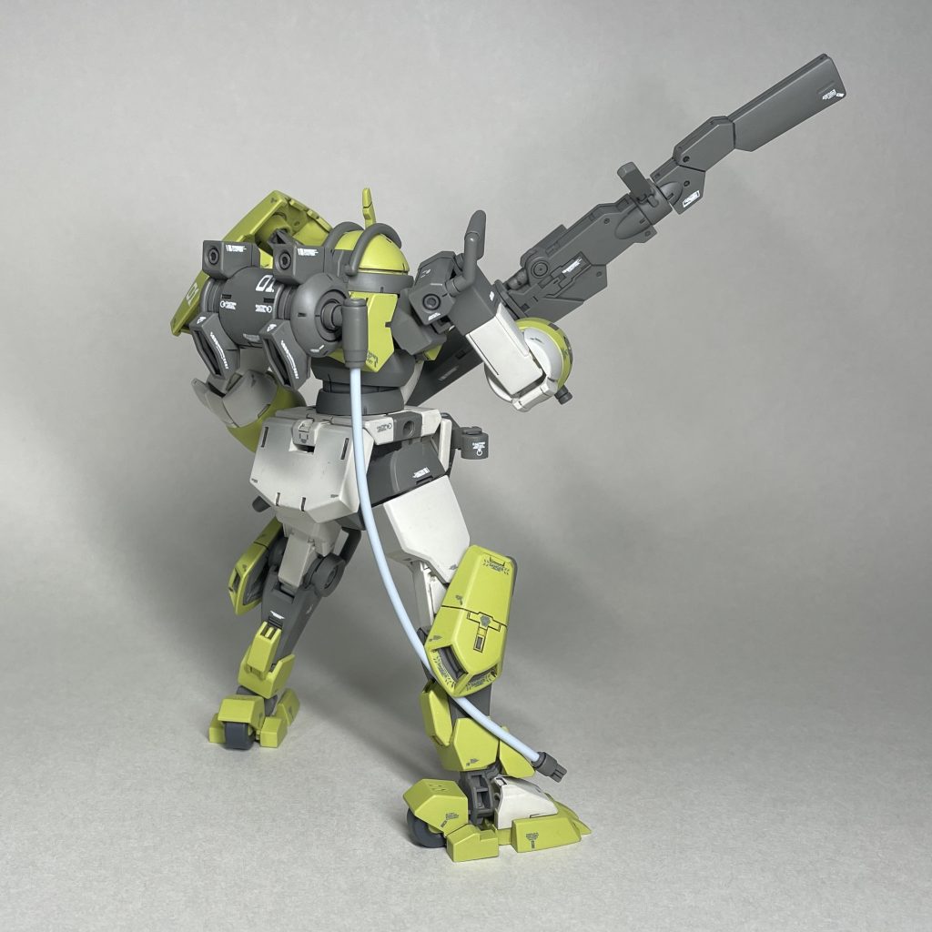 大型ビームライフル装備(物理) うしろ 水星の魔女9話を見た後に組んだので、まだ、大型ライフルを真っ当に構えさせてない気がします😅