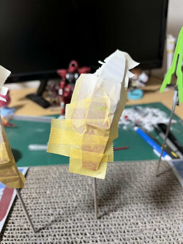 マスキング塗装はまだ2度目だったのですが上手くいって良かった…!デザイナーのイラスト見て入れた白い2本のラインどうですかね?