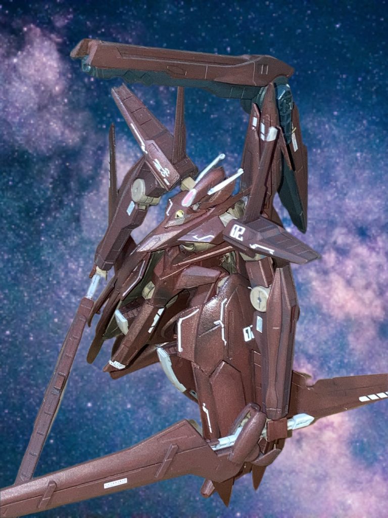 ラインのデカールの入り方がMSVの頃のザクやドムなどを参考にしてます。カラーはシャンブロを作った時に余ったブラウン系を少し赤みを強くして、さらに少量シルバーを混ぜてます。