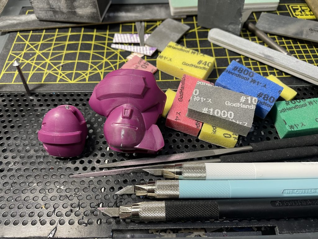 脚部の合わせ目消しは大変でした。